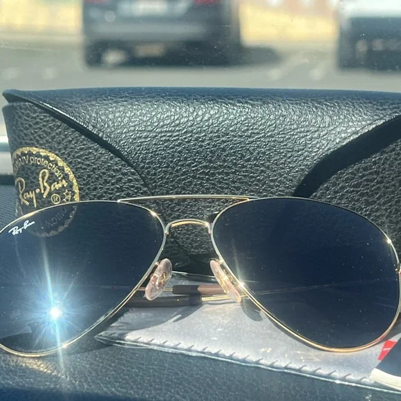 Ray-Ban Aviator Sunglasses with Black Lenses and Gold Frame - Picture 6 of 6